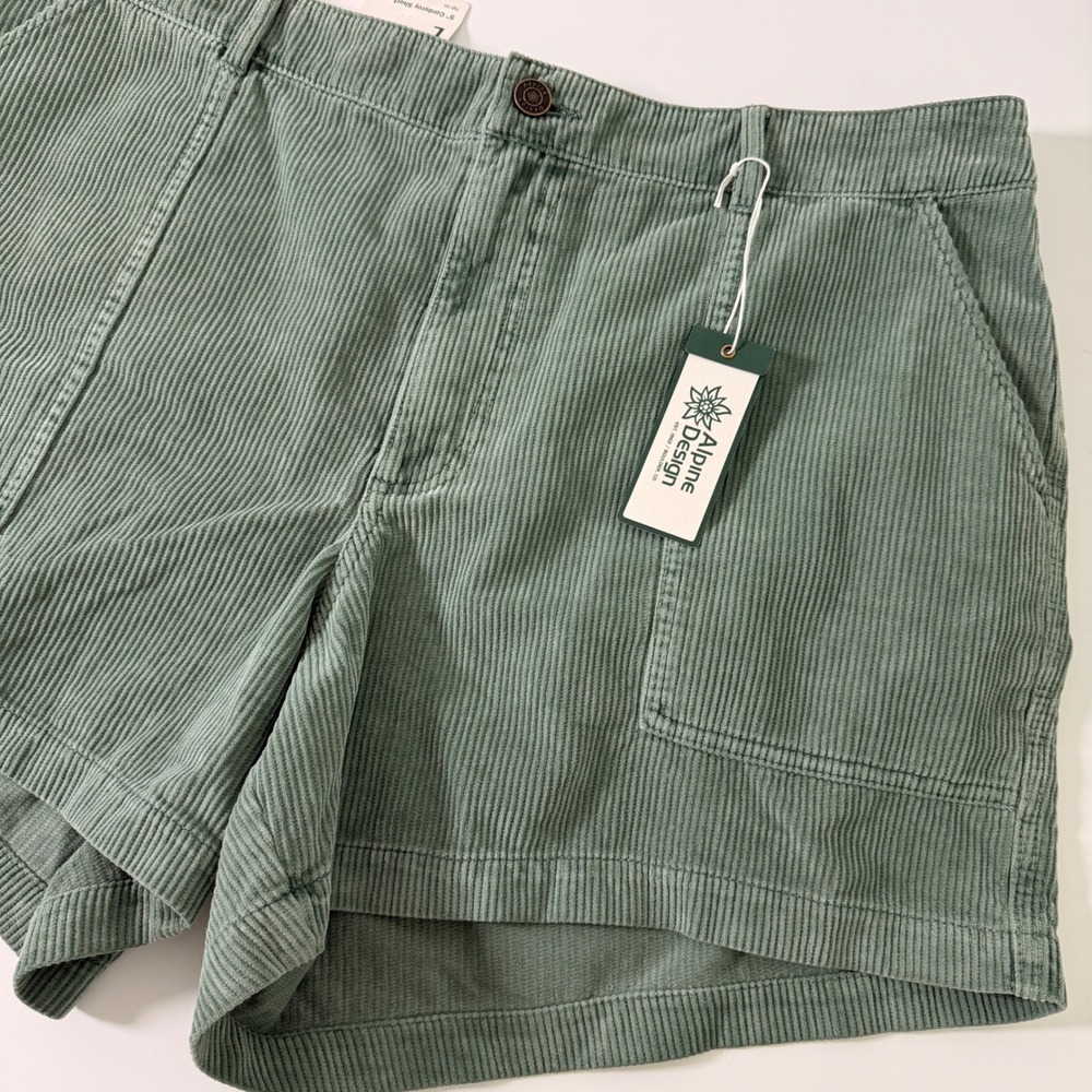 Alpine Design Womens Sage Green Corduroy 5 Inch High Rise Shorts Size L NWT